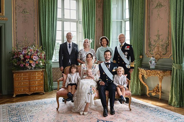 Принцесса София и принц Карл Филипп с сыновьями и родителями