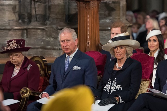 Королева Елизавета II, принц Чарльз, герцогиня Корнуольская, принц Гарри, Меган Маркл