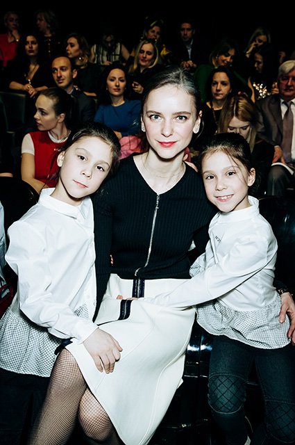 Ксения Князева с дочками