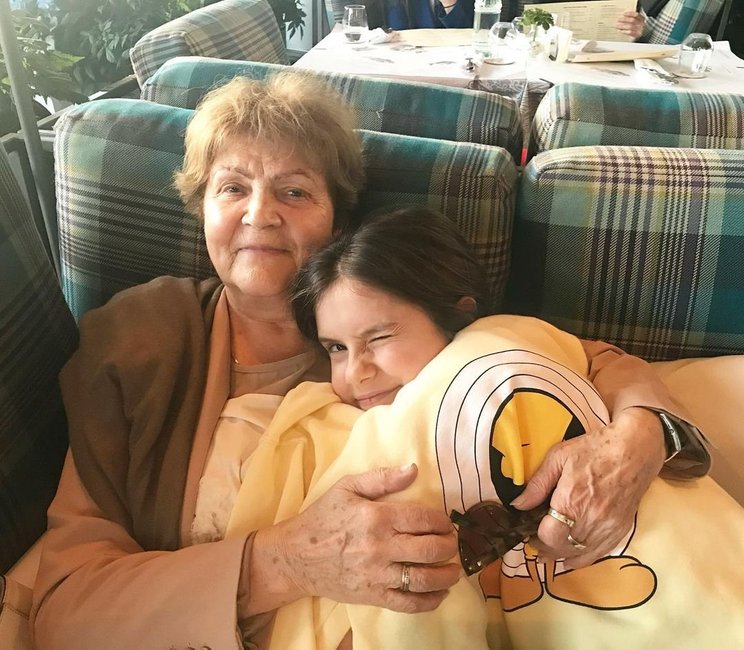 Мать Ксении Соловьевой с внучкой