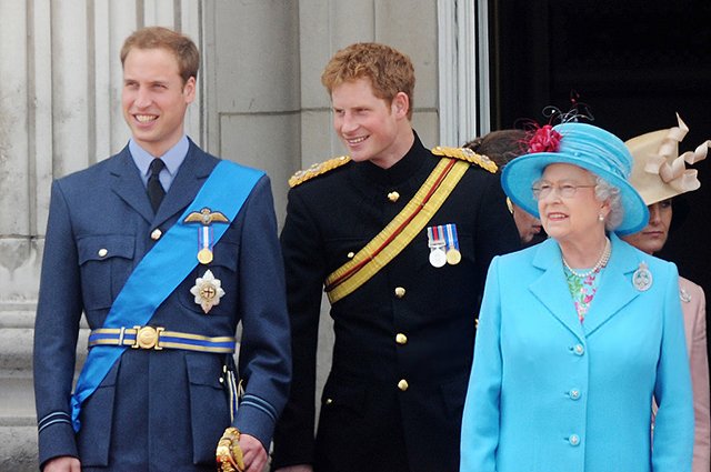 Принц Уильям, принц Гарри и королева Елизавета II