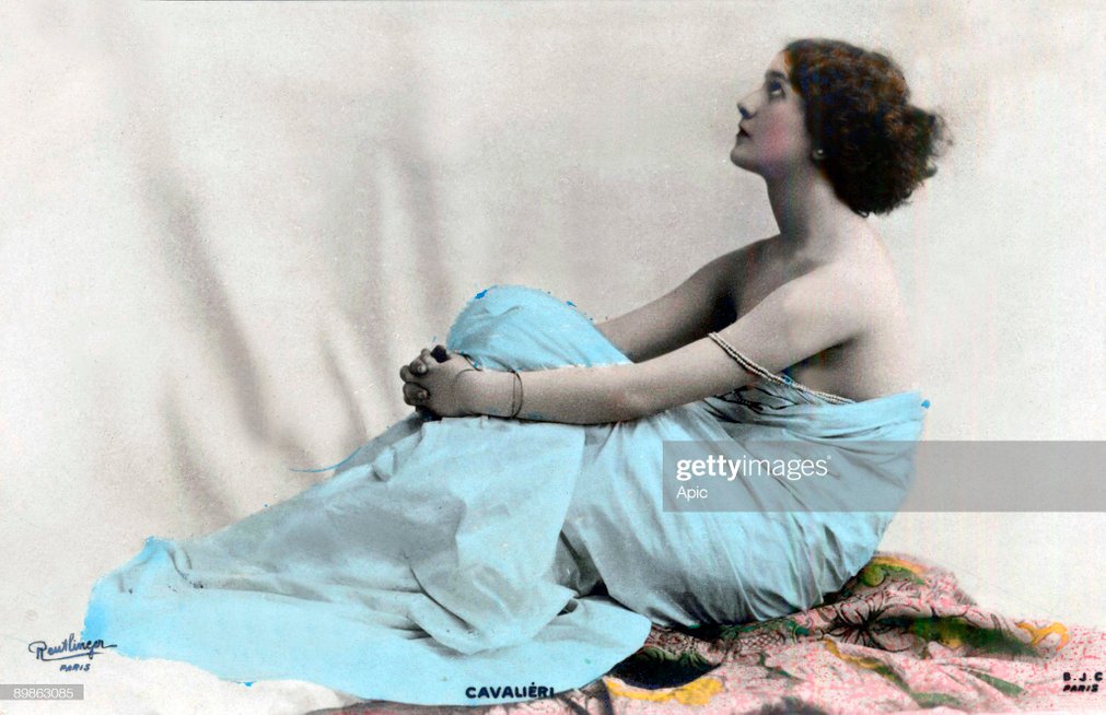 opera singer Lina Cavalieri (1874-1944), postacrd, photographed by Reutlinger, c. 1900-1905 : News Photo