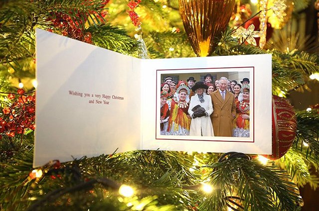 Рождественская открытка Камиллы Паркер-Боулз и принца Чарльза