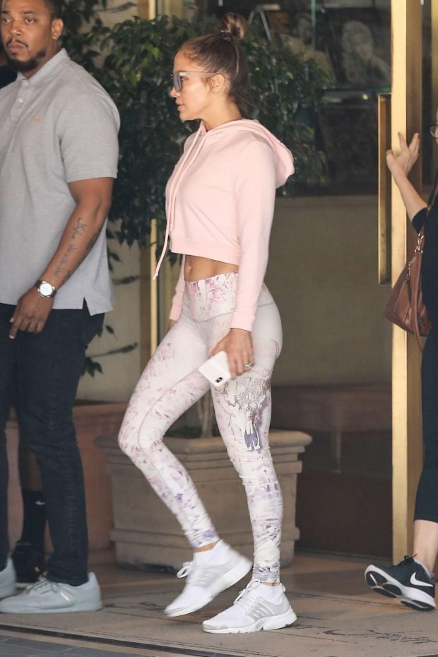 Jennifer Lopez: Outside the gym in Los Angeles-11