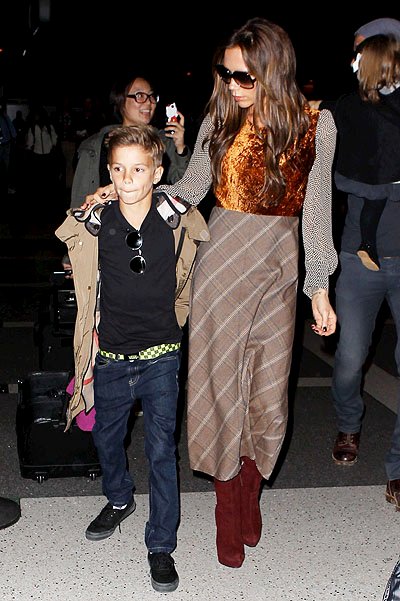 Виктория Бекхэм с сыном Ромео в аэропорту Лос-Анджелеса