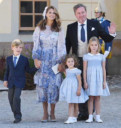 Принцесса Мадлен с мужем Кристофером О'Ниллом и детьми