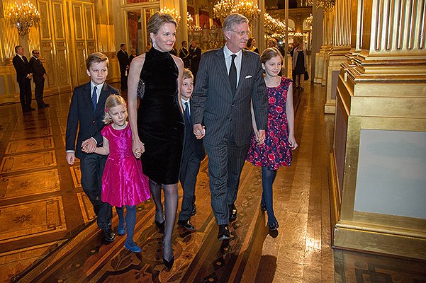 Король Бельгии Филипп с женой Матильдой и детьми