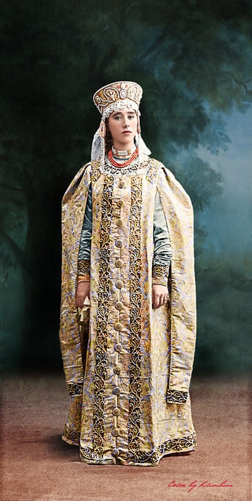 Великолепие костюмированного бала Романовых в раскрашенных фотографиях 1903 года 25