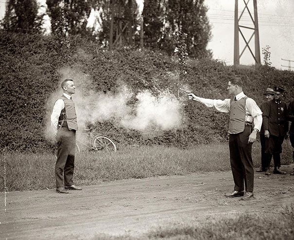 Испытание новых бронежилетов, 1923 год