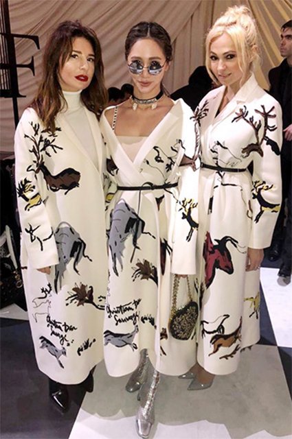 Стелла Аминова, Яна Рудковская и гостья мероприятия с нарядах от Dior, 2018 год