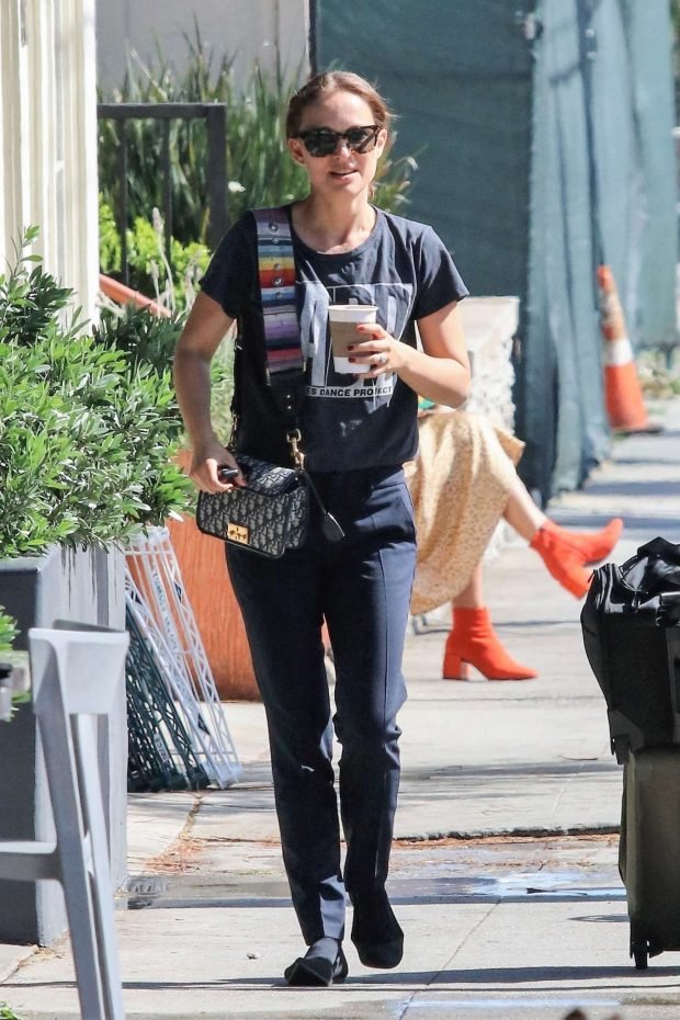 Natalie Portman: Out for coffee in Los Angeles -06