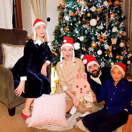 Полина Гагарина с семьей