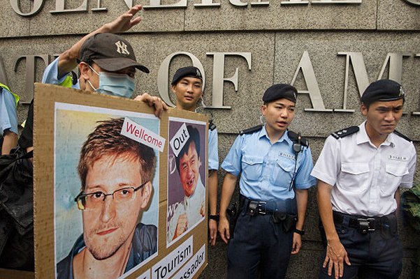 эдвард сноуден выдвинут на нобелевскую премию мира