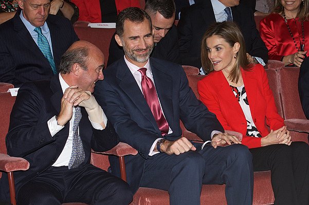 Министр финансов Испании Луис де Гиндос, король Фелипе и королева Летиция