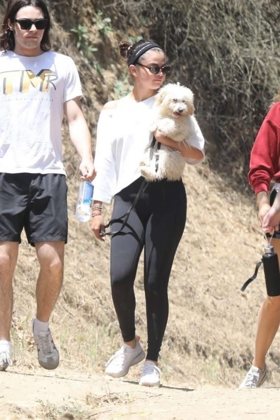 Selena Gomez â Takes new puppy for a hike-15