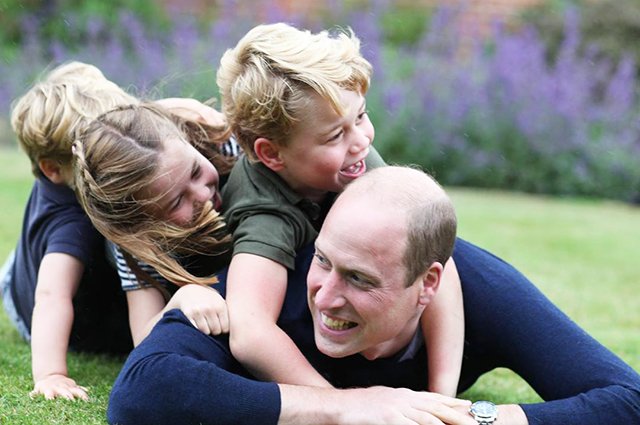 Принц Уильям с детьми: принцами Джорджем и Луи и принцессой Шарлоттой