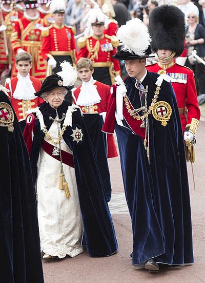 британские монархи на шествии рыцарей ордена подвязки