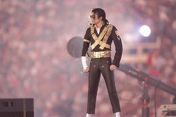 мать Майкла Джексона Кэтрин требует 40 миллиардов долларов компенсации от организаторов последних концертов поп-идола