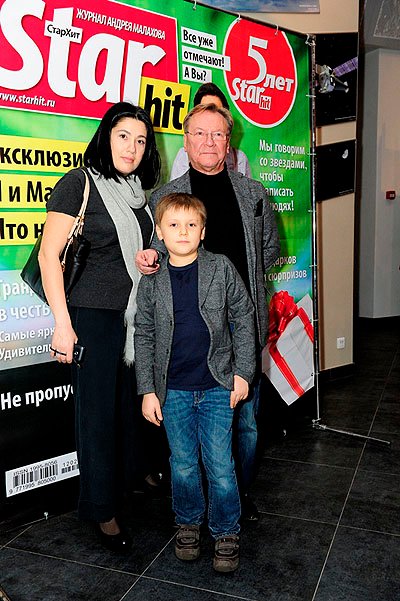 Сергей Шакуров с семьей на дне рождения журнала StarHit