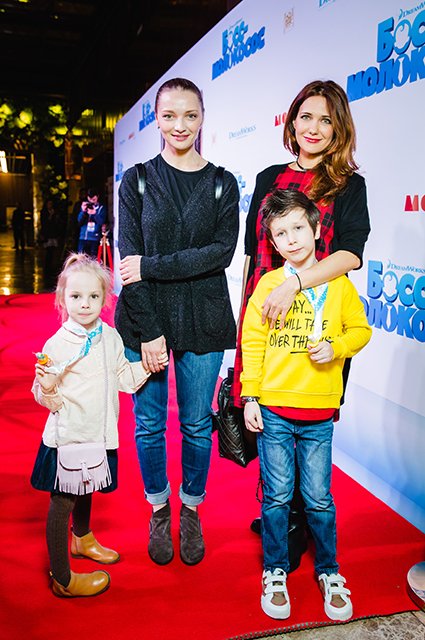 Екатерина Вилкова и Екатерина Климова с детьми