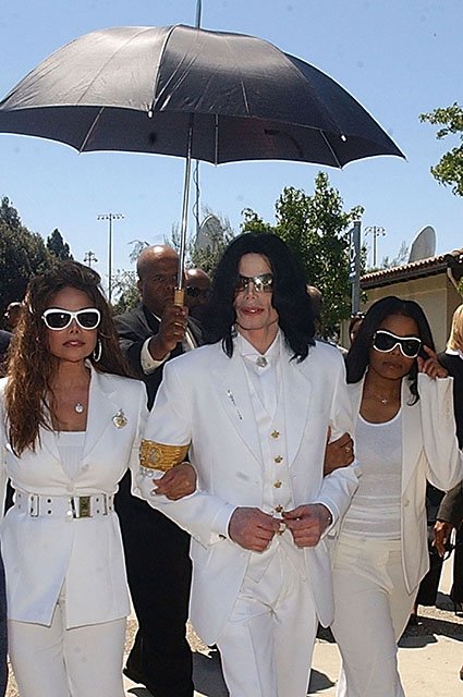 Майкл Джексон с сестрами