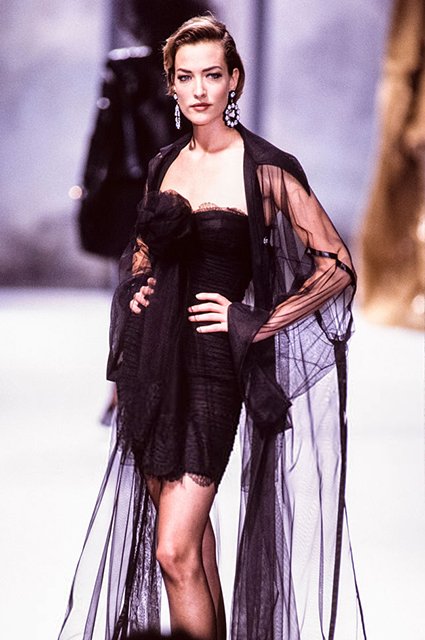 Татьяна Патиц на показе Chanel Haute Couture в 1991 году