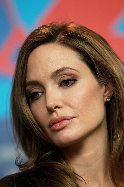 Тетя Анджелины Джоли умерла от рака груди