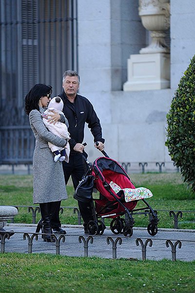 Алек Болдуин с женой Хиларией и дочкой Кармен