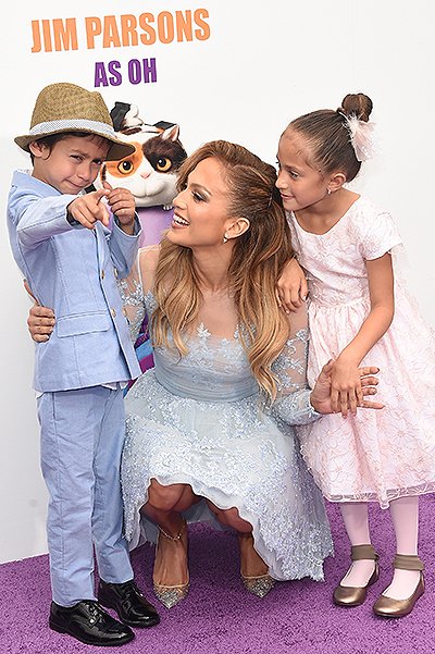 Дженнифер Лопес с детьми на премьере мульфильма 
