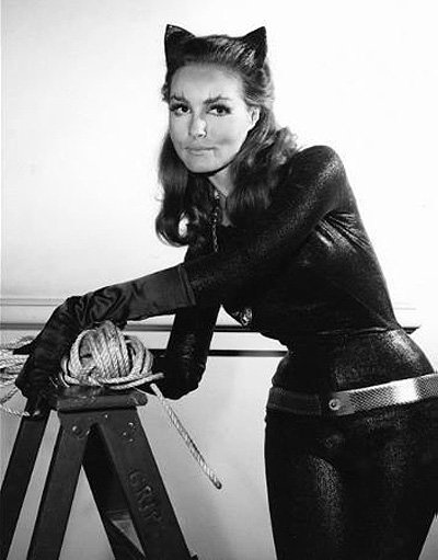 Джули Ньюмар в роли женщины-кошки, 1960 год