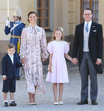 Принцесса Виктория с мужем принцем Даниэлем и детьми