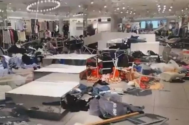 Магазины H&M в ЮАР после погромов