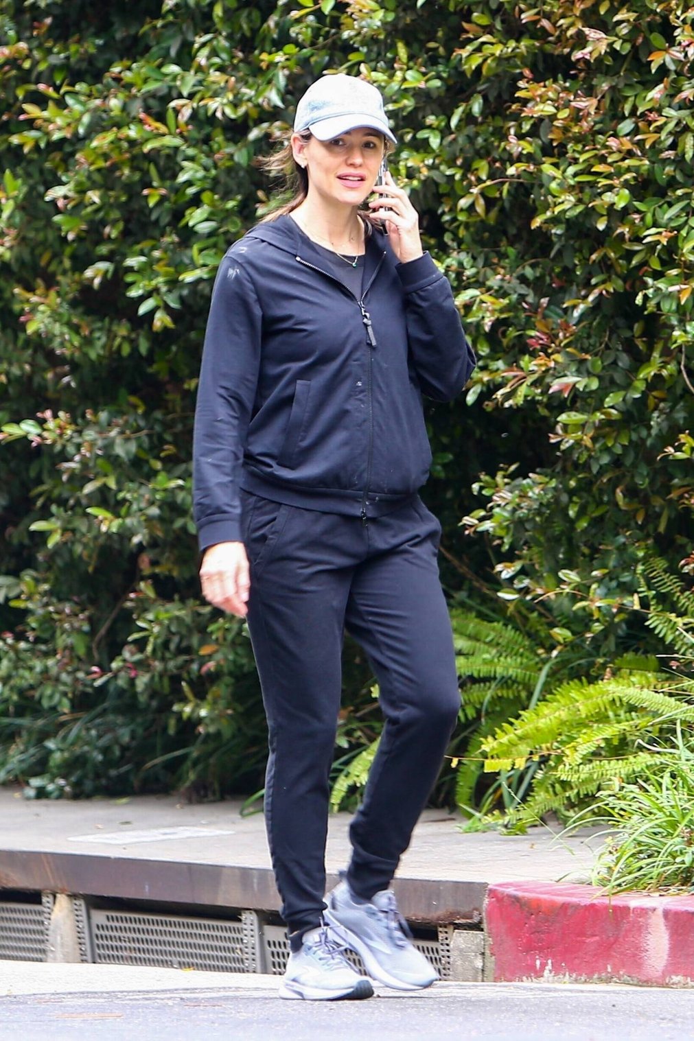 Jennifer Garner 2021 : Jennifer Garner – morning walk through her Brentwood neighborhood-21