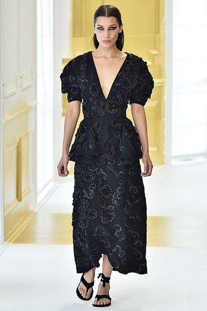 Белла Хадид на показе коллекции Dior Couture осень-зима 2016-2017