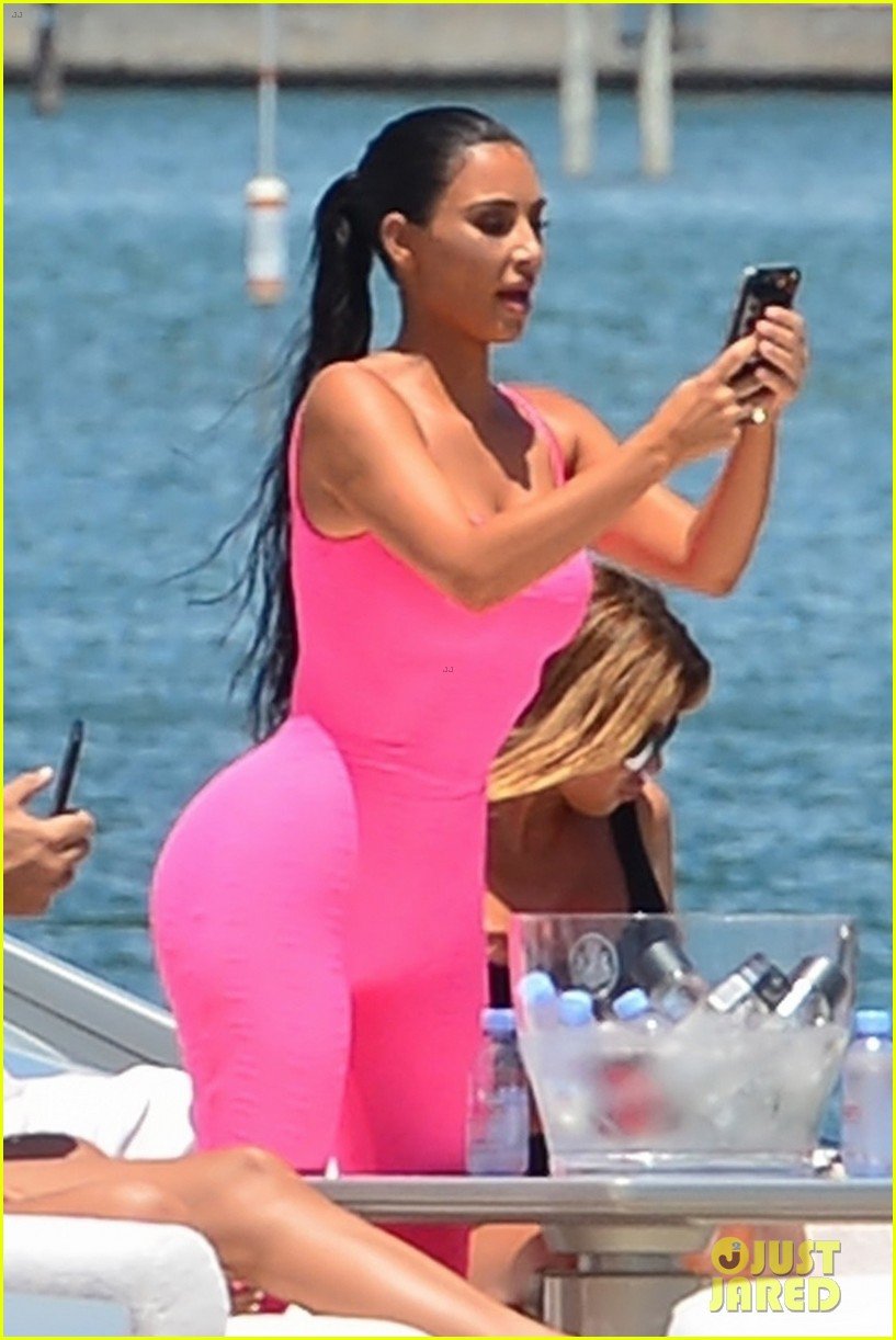 kim kardashian flaunts curves on a yacht in miami 014130071