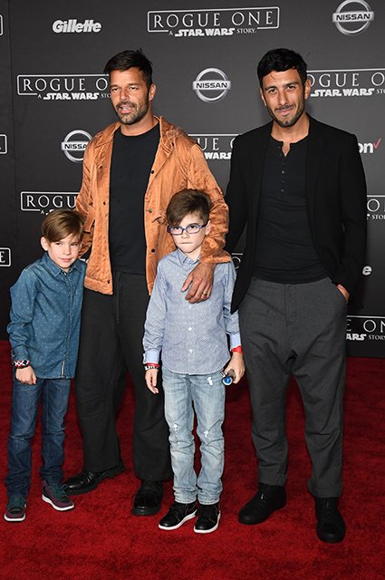 Рики Мартин с сыновьями Маттео и Валентино и мужем Джваном Йосефом 
