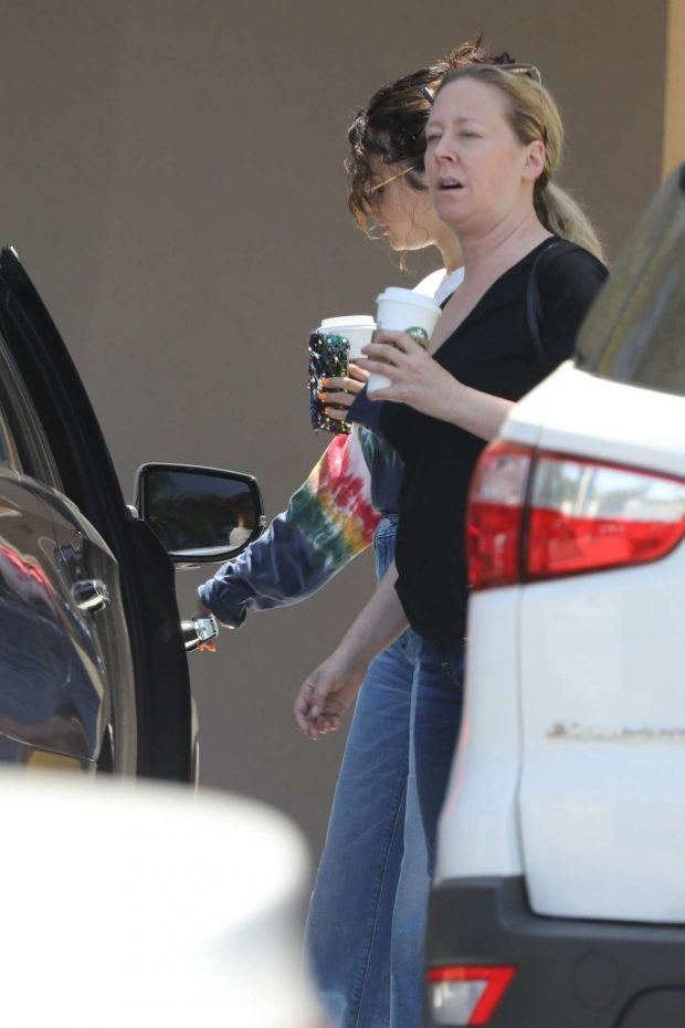 Selena Gomez: Exits a dermatologist office in Los Angeles-04