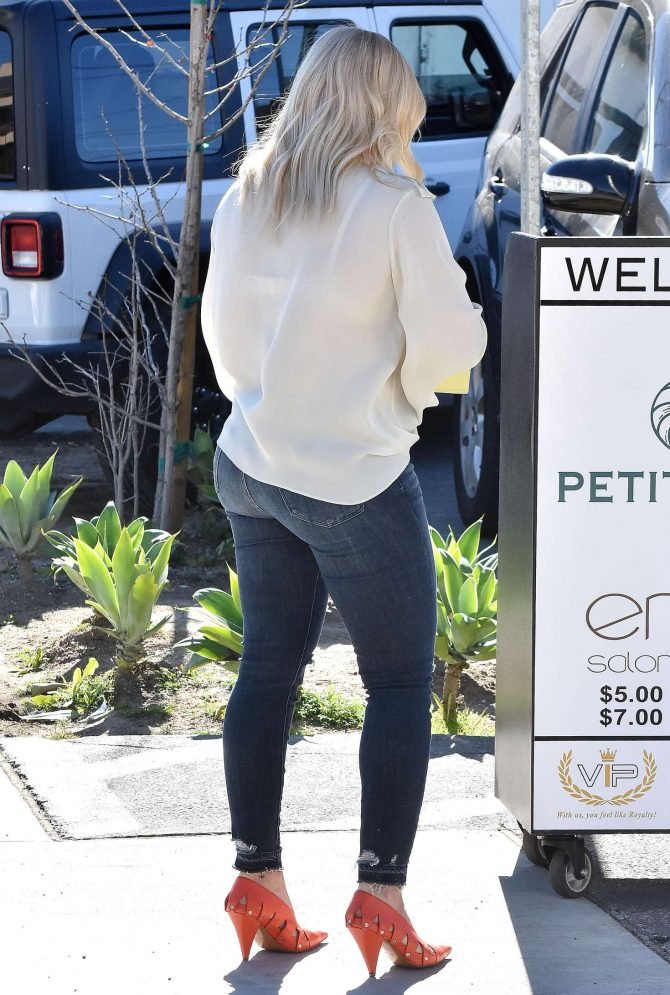 Hilary Duff: Out for lunch at Petit Trois -02