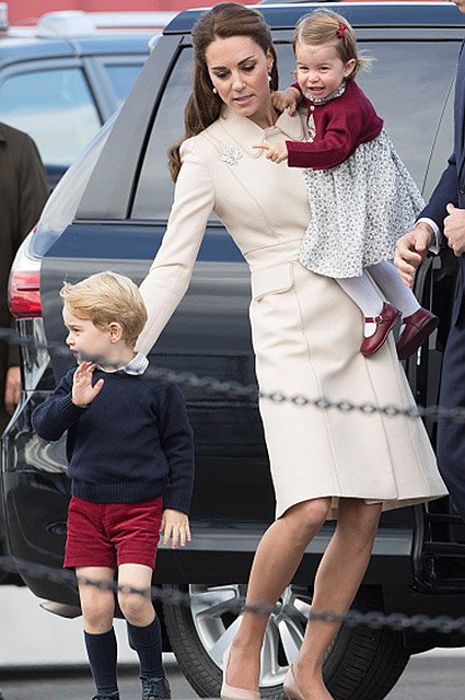 Кейт Миддлтон с детьми — сыном Джорджем и дочерью Шарлоттой