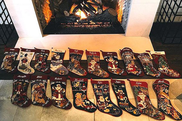 Кендалл Дженнер опубликовала фото рождественских носков для подарков всей семьи