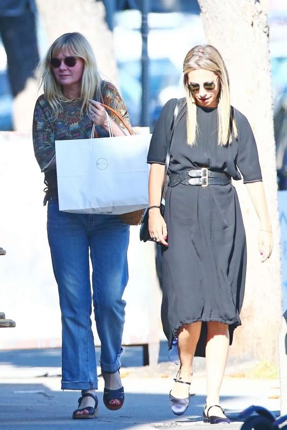 Kristen Dunst â Shopping with a friend in West Hollywood-07