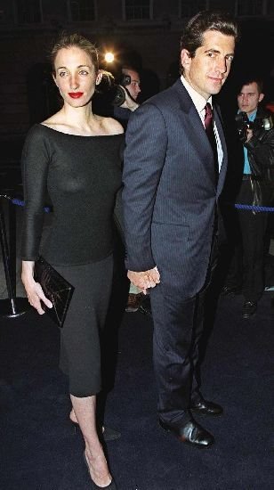 Carolyn Bessette Kennedy and John Junior...........××× ×©× ×× ×©×× ×§× ×× ××××©×ª× ×©× ×¡××¤× ×1999 ×××ª×¨×¡×§××ª ××××¡