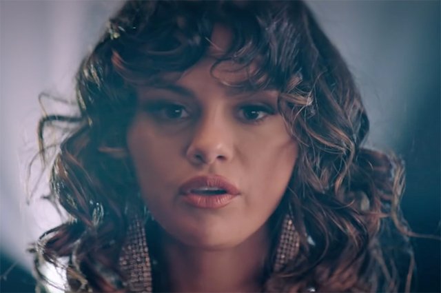 Селена Гомес в клипе на песню Dance Again