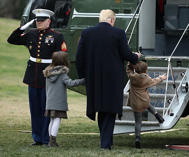 Дональд Трамп с внуками Джозефом и Арабеллой