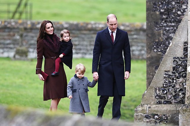 Кейт Миддлтон и принц Уильям с принцессой Шарлоттой и принцем Джорджем