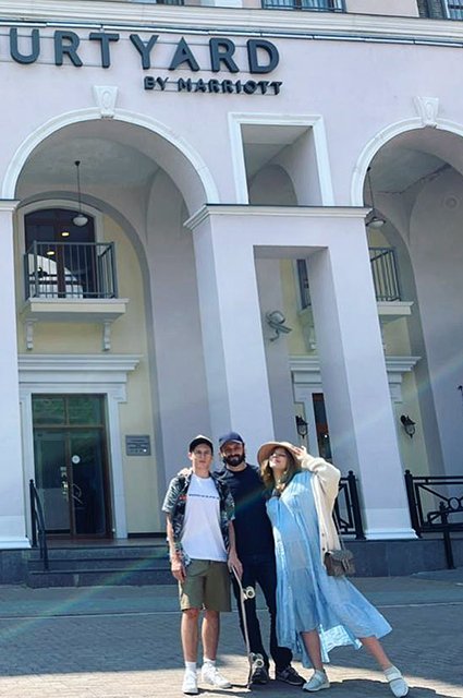 Илья Авербух с сыном Мартином и Лиза Арзамасова