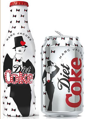 Рекламная кампания Diet Coke в упаковках дизайна марка Джейкобса