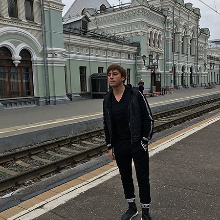 Максим Галкин на Рижском вокзале