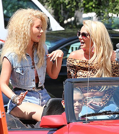 Игги Азалия и Бритни Спирс на съемках клипа на совместную песню Pretty Girls