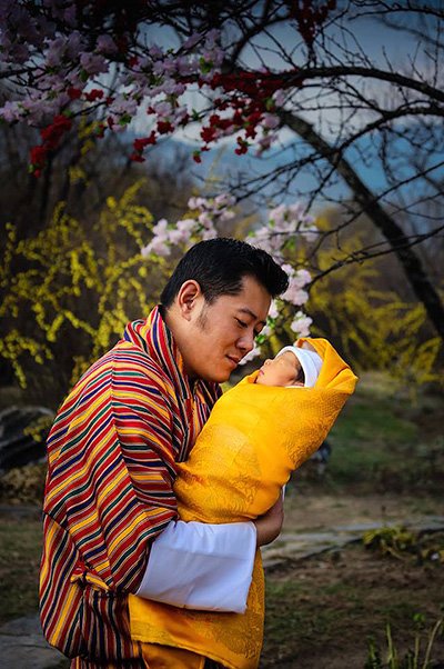 Король Бутана с сыном